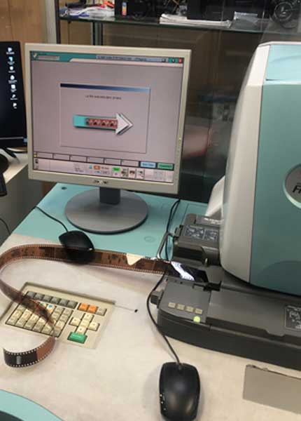 Labo photo argentique Paris 9 Photoman Paris: Développement express photo argentique Paris 9, Numérisation HD & impression photo Paris 9, Vente de pellicules et appareil photo argentique Paris 9